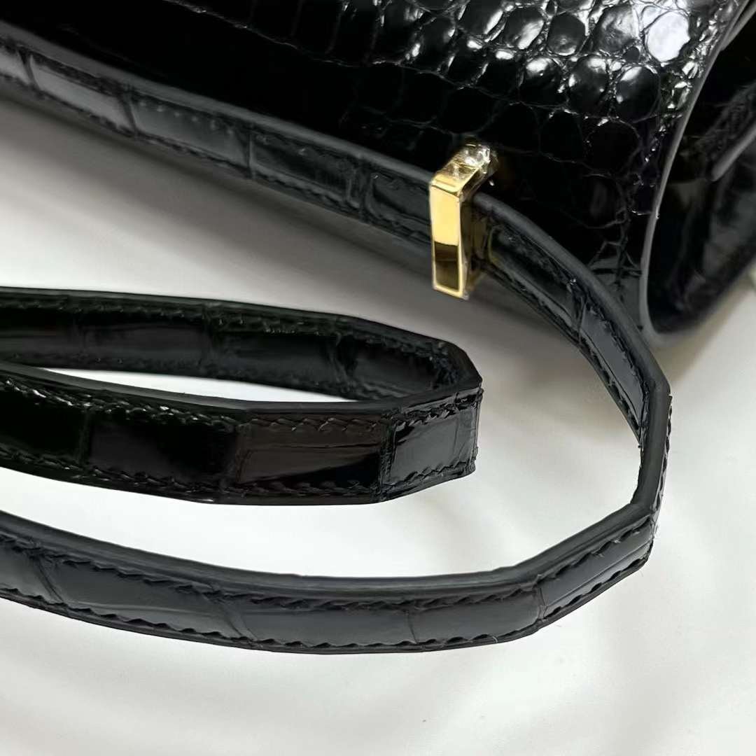 Constance Elan 26
