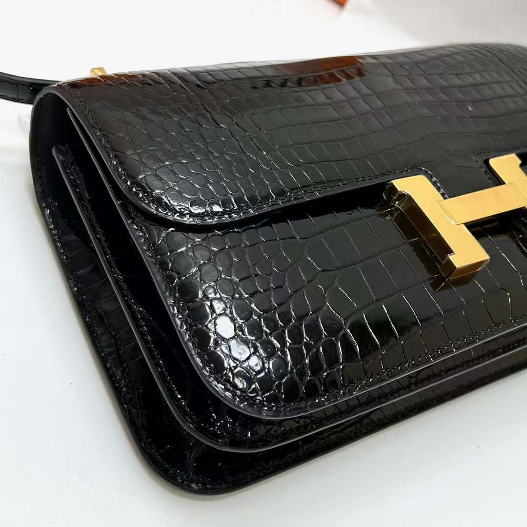 Constance Elan 26