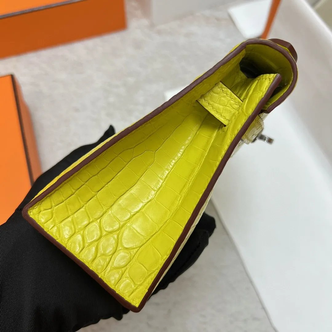 Kelly Pochette 22