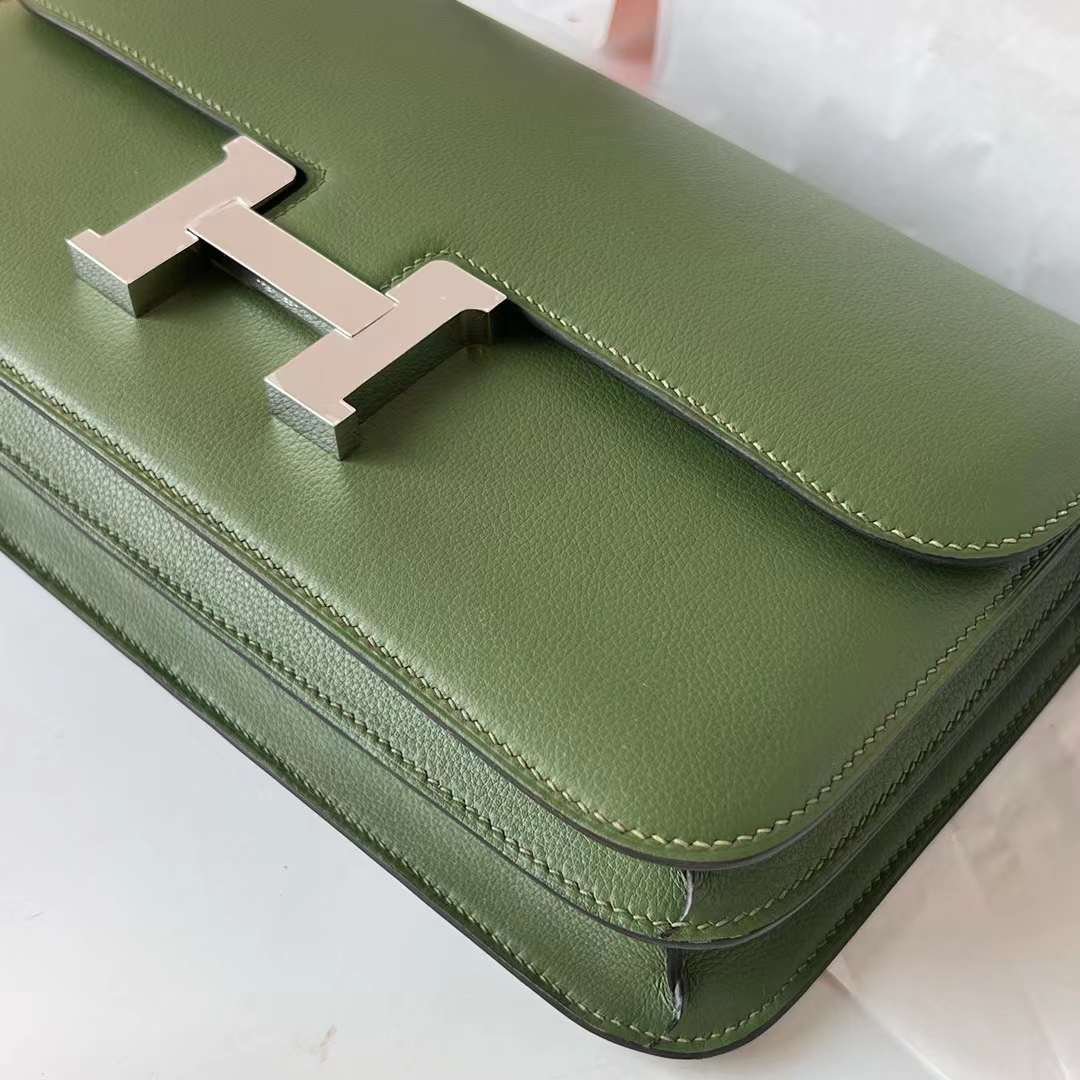 Constance Elan 26