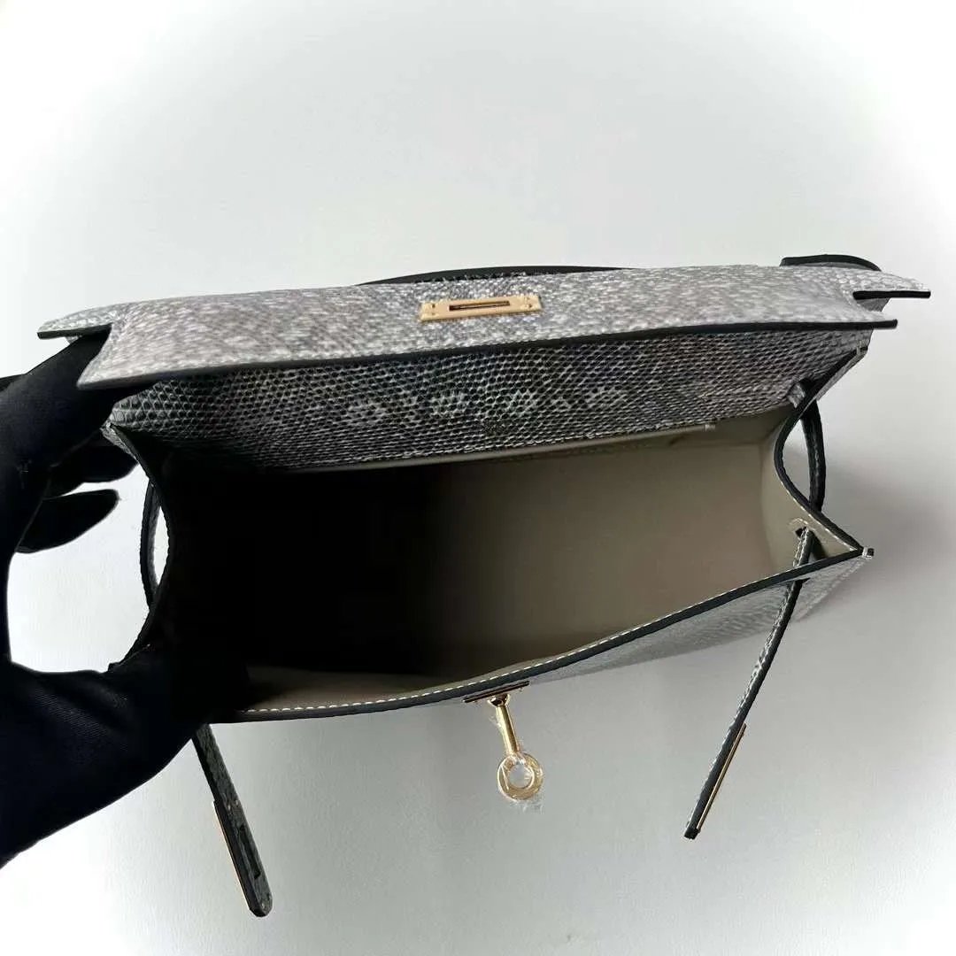 Kelly Pochette 22