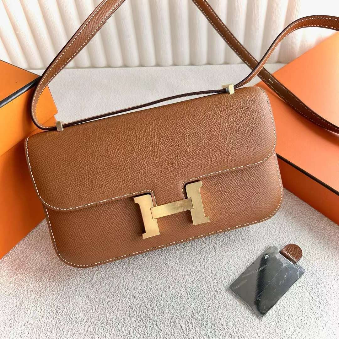 Constance Elan 23