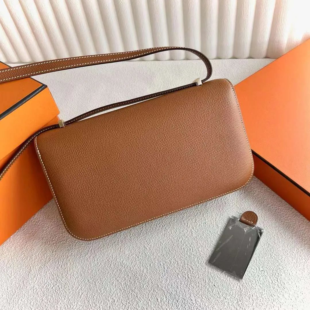 Constance Elan 23