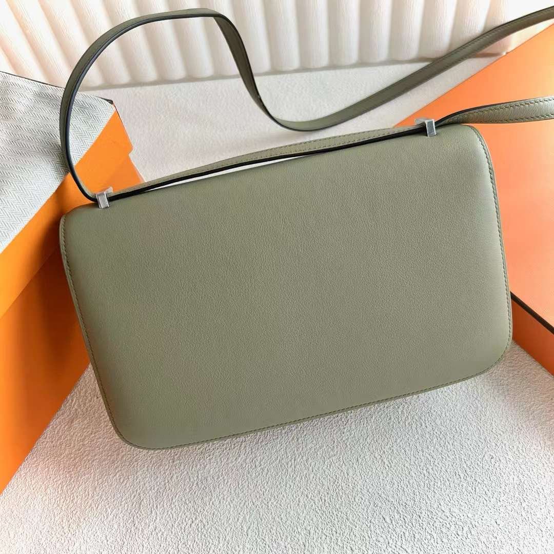 Constance Elan 26