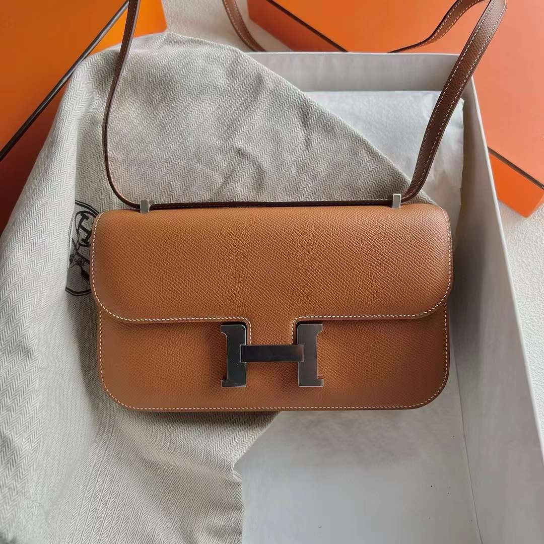 Constance Elan 23