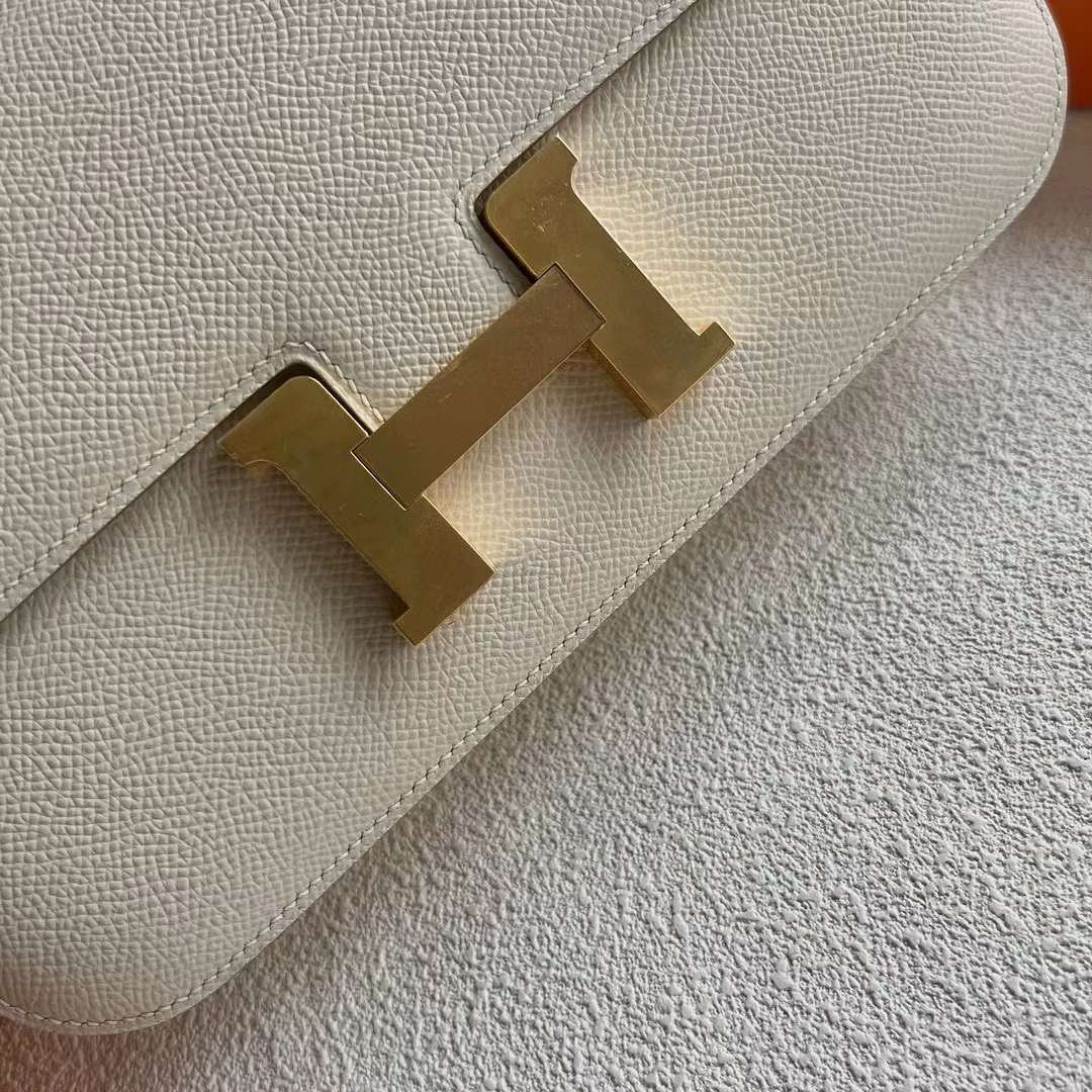 Constance Elan 23