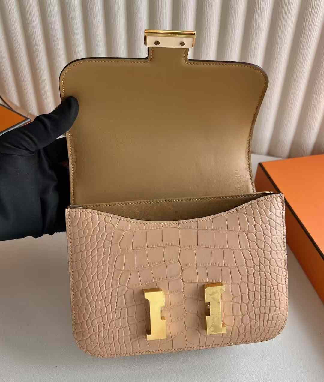 Constance 18