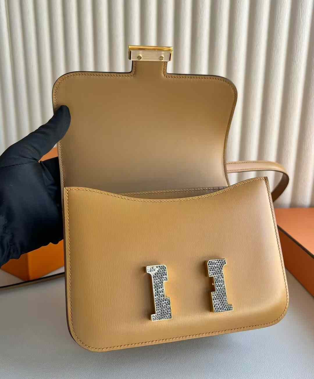 Constance 18