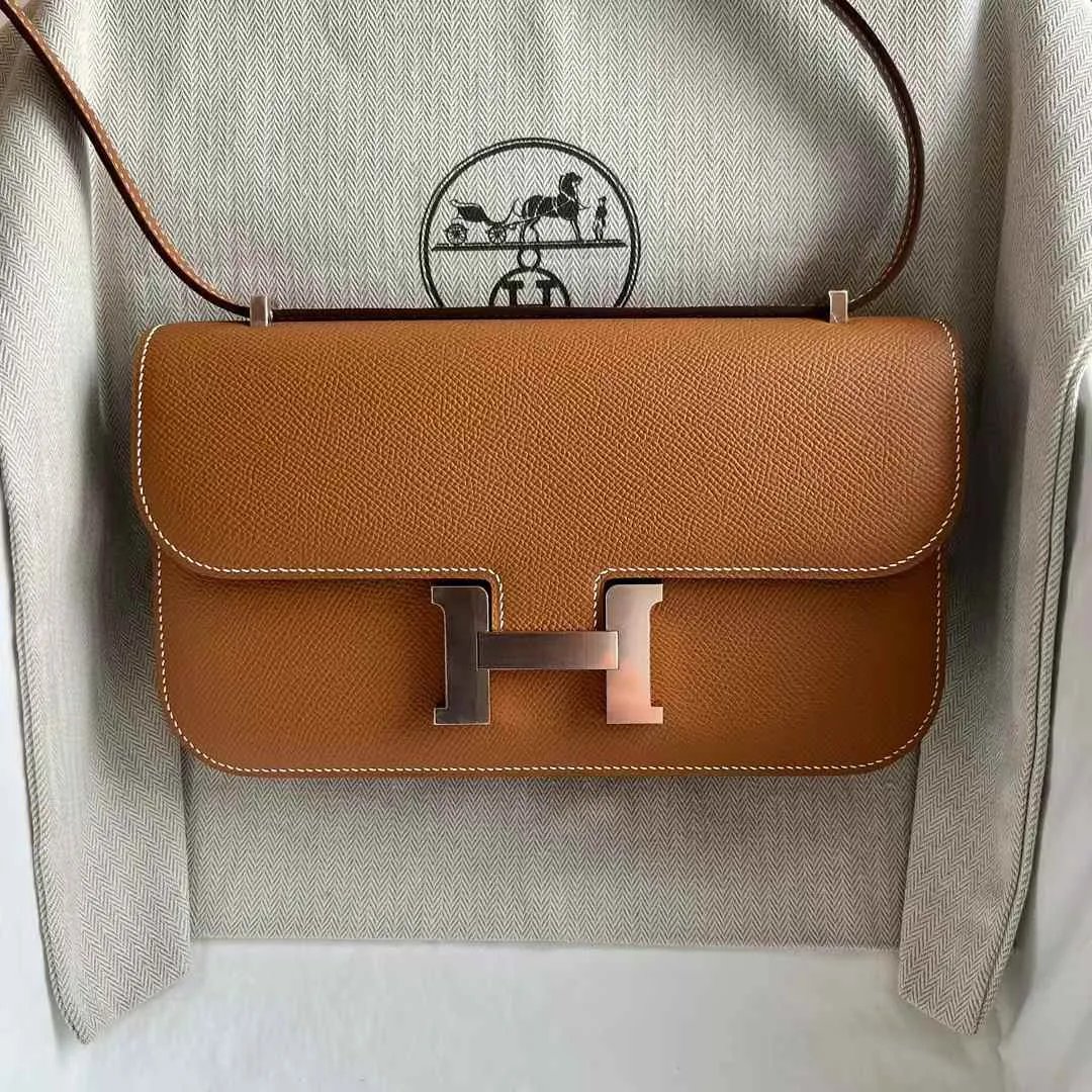 Constance Elan 23