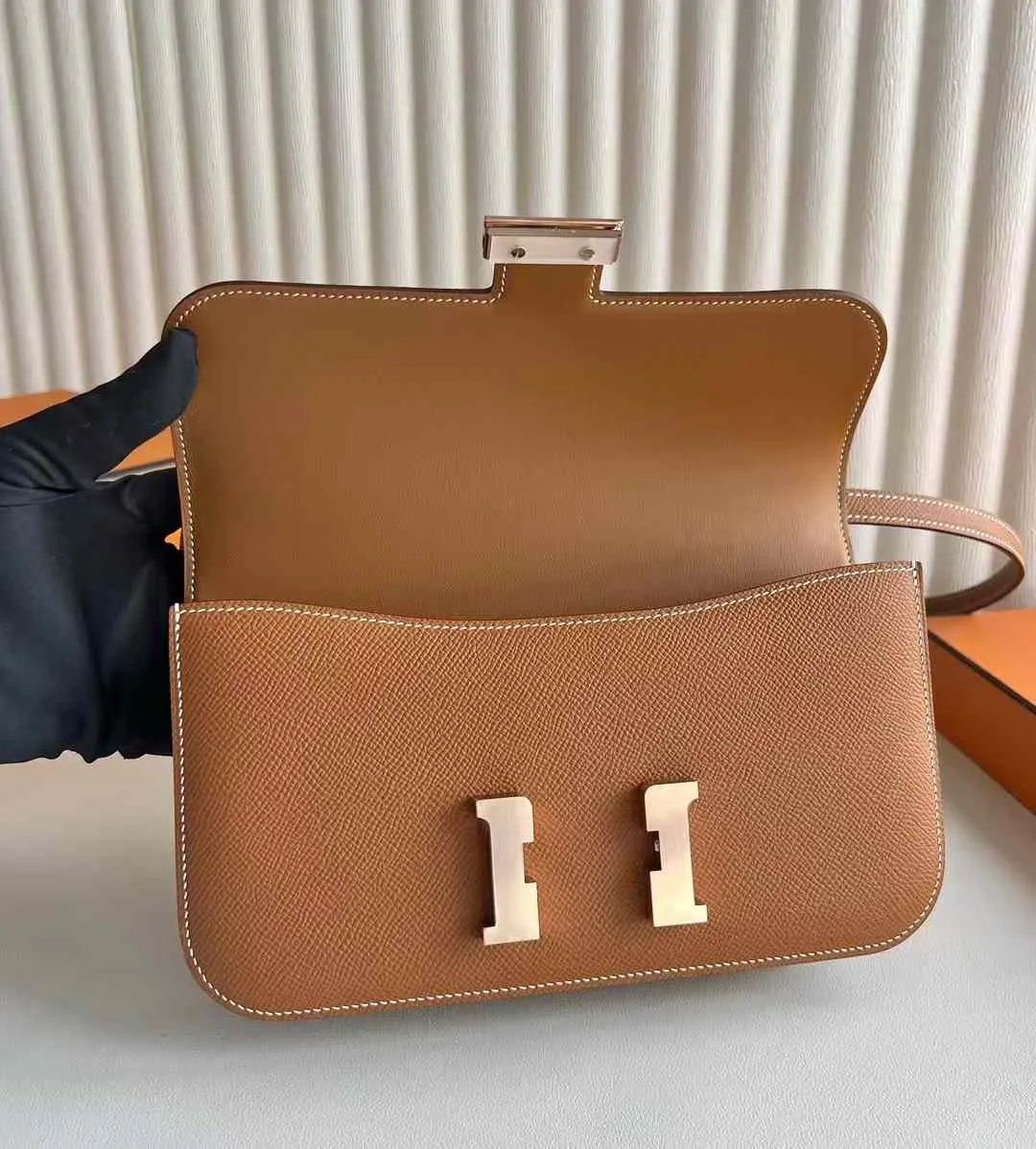 Constance Elan 23