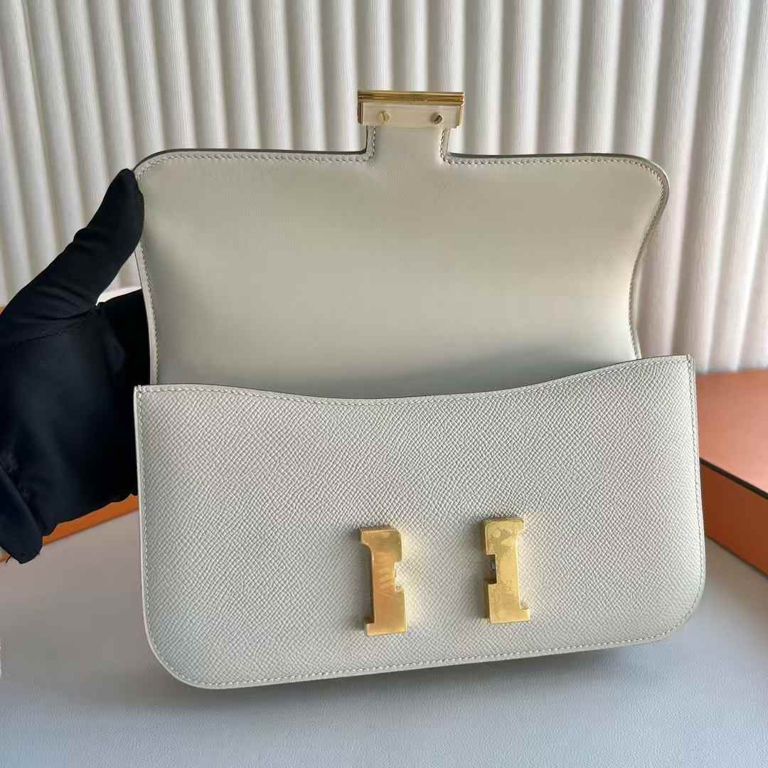 Constance Elan 23