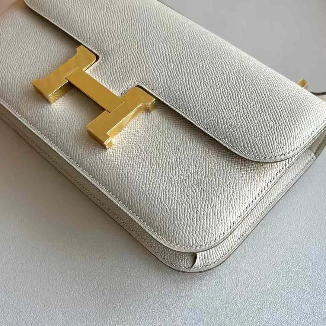 Constance Elan 23