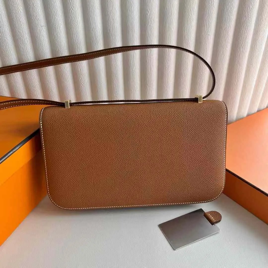 Constance Elan 23