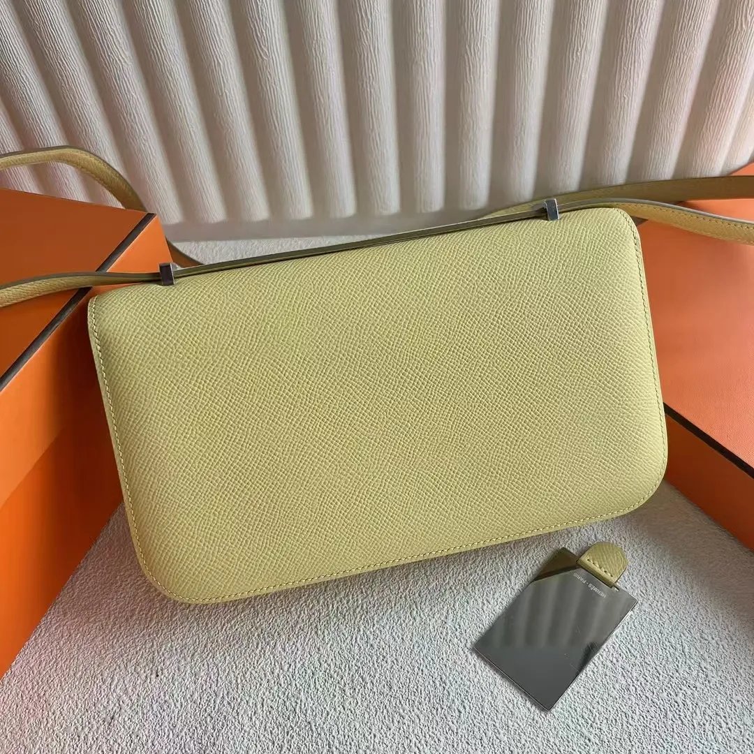 Constance Elan 23