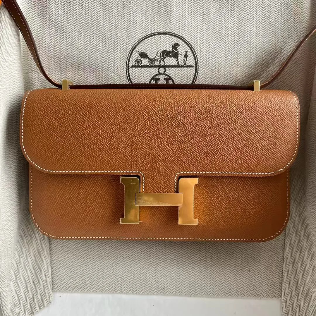 Constance Elan 23