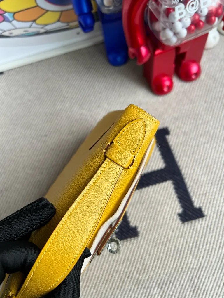 Kelly Pochette