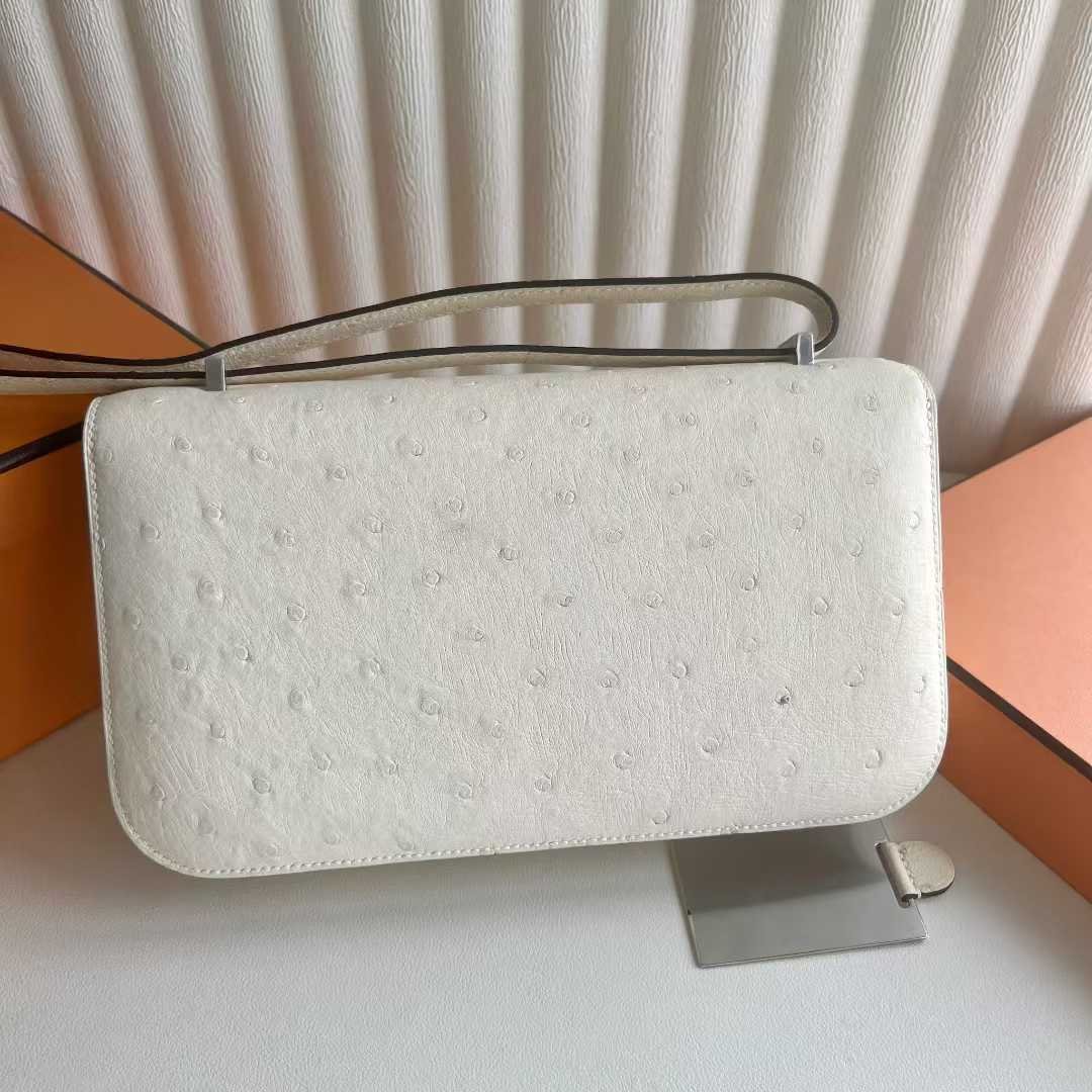 Constance Elan 23