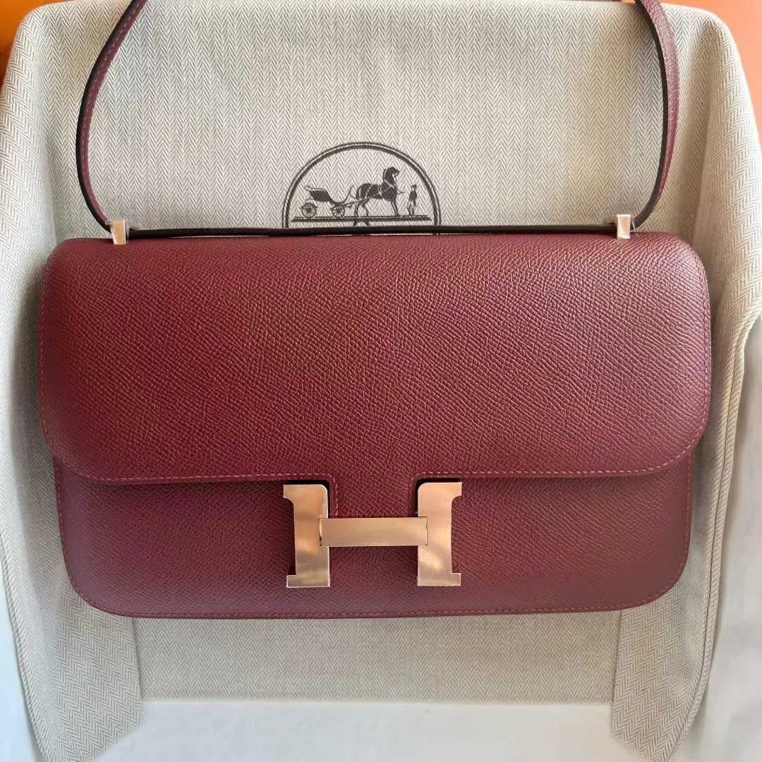 Constance Elan 26