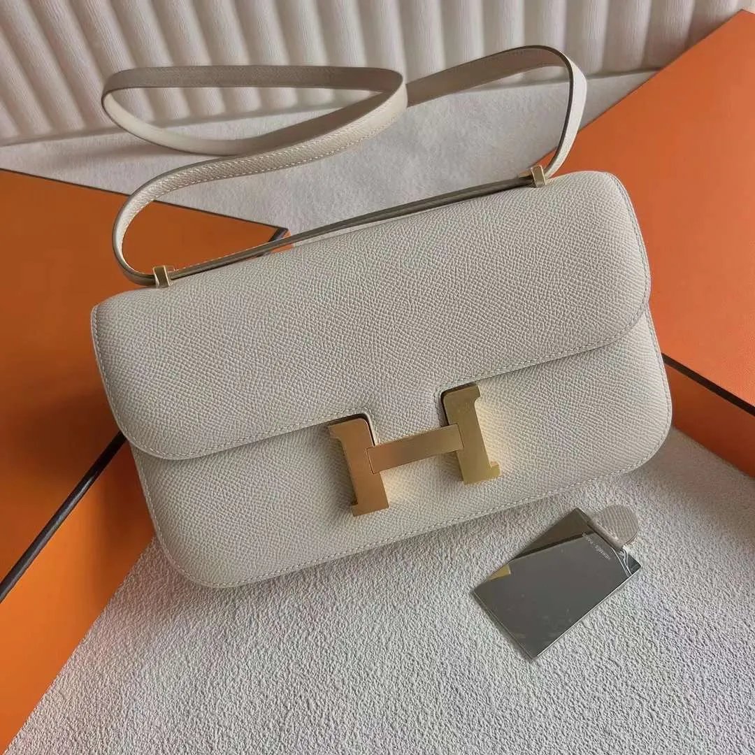 Constance Elan 24