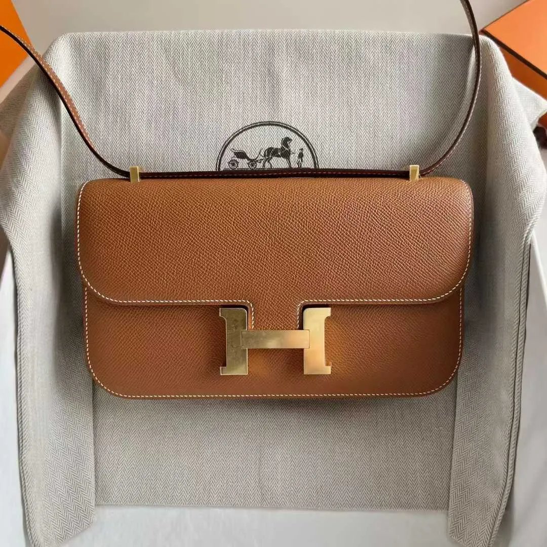 Constance Elan 23