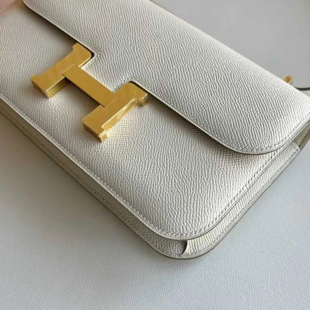 Constance Elan 23