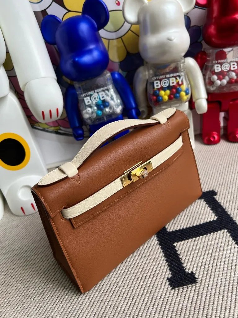 Kelly Pochette