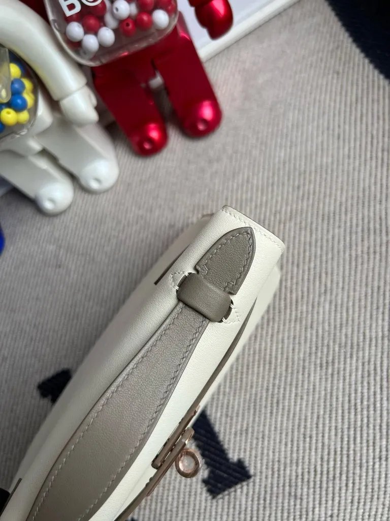 Kelly Pochette