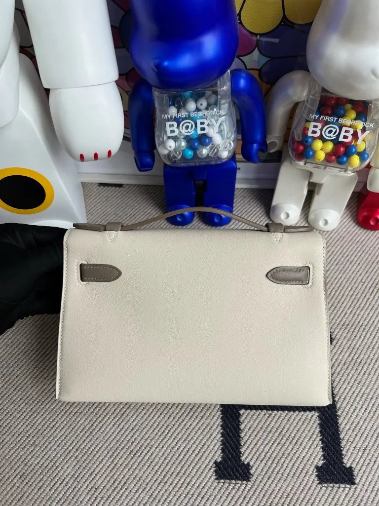 Kelly Pochette
