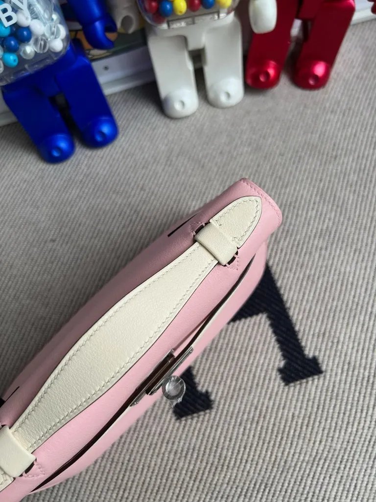 Kelly Pochette