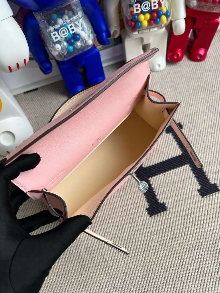 Kelly Pochette
