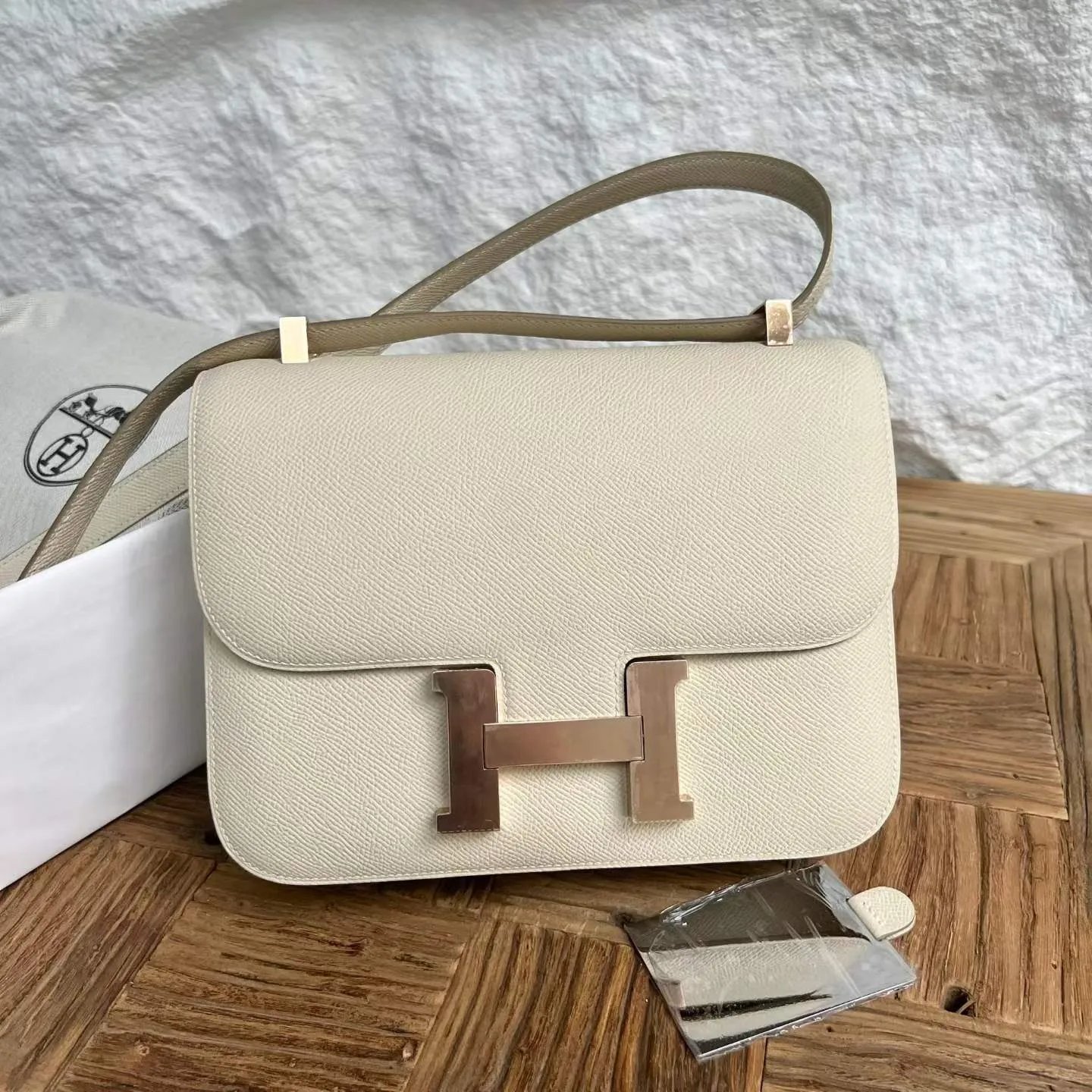 Constance 24