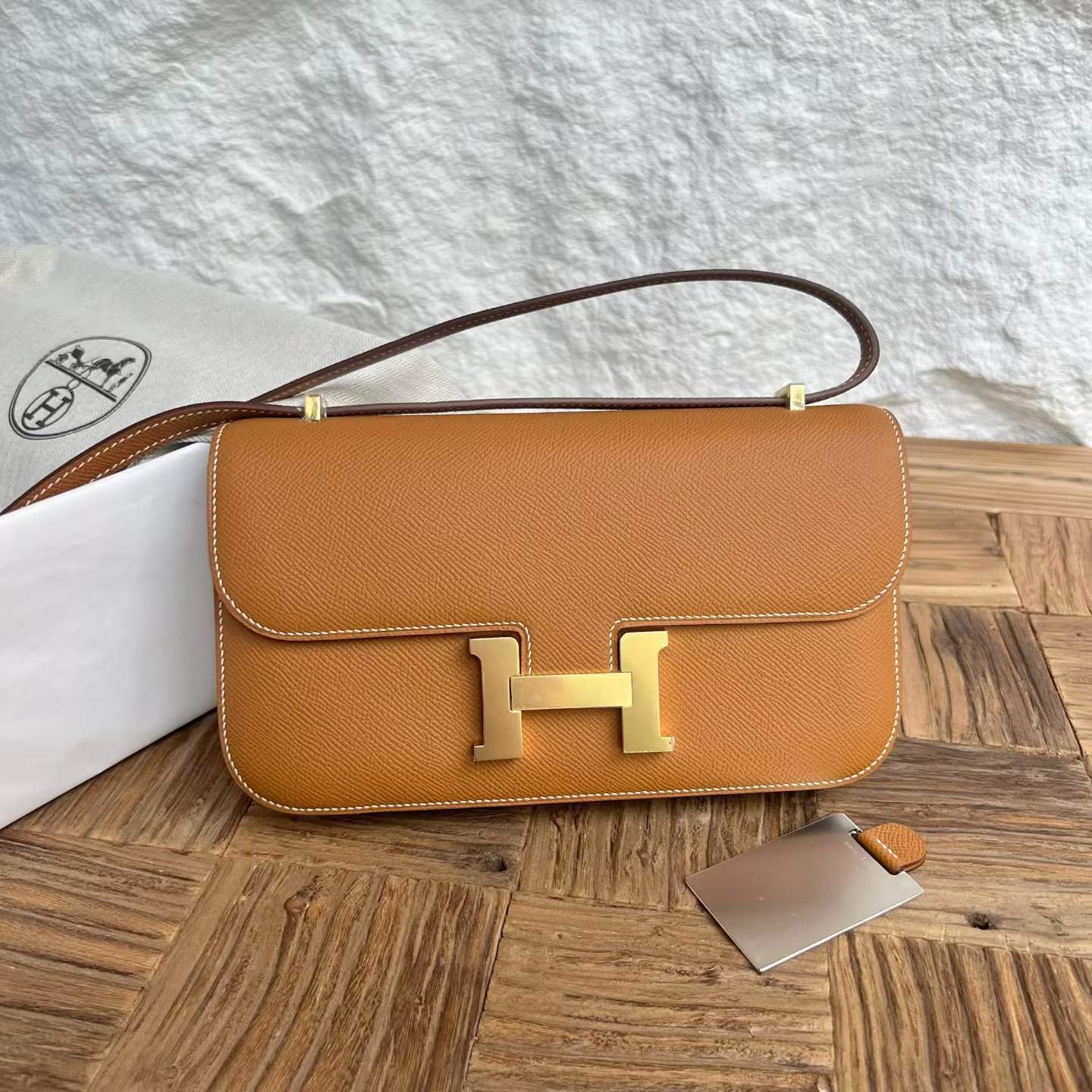Constance Elan 23