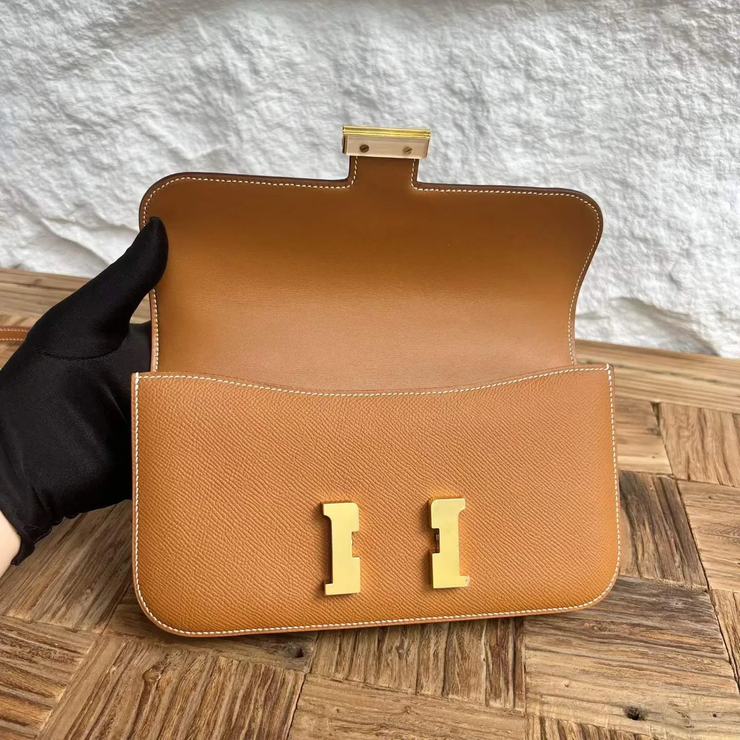 Constance Elan 23