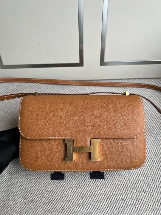 Constance Elan 26