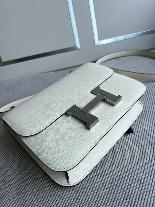 Constance 24