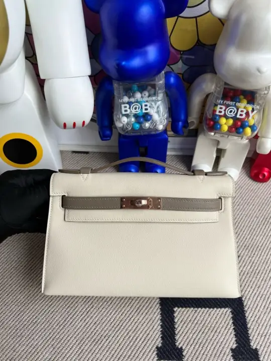 Kelly Pochette